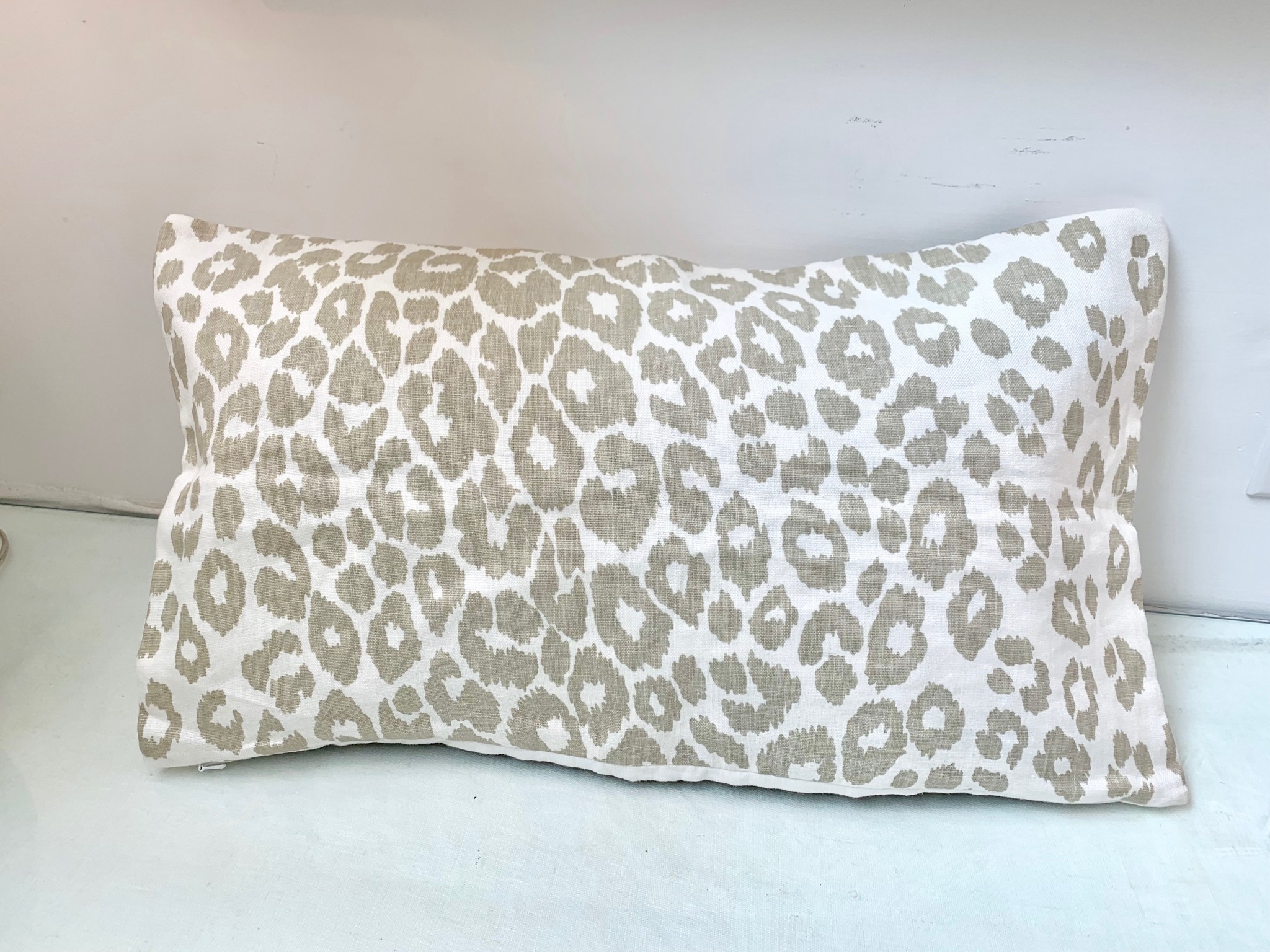 Schumacher Iconic Leopard Graphite 14 X 24 Lumbar Ashley