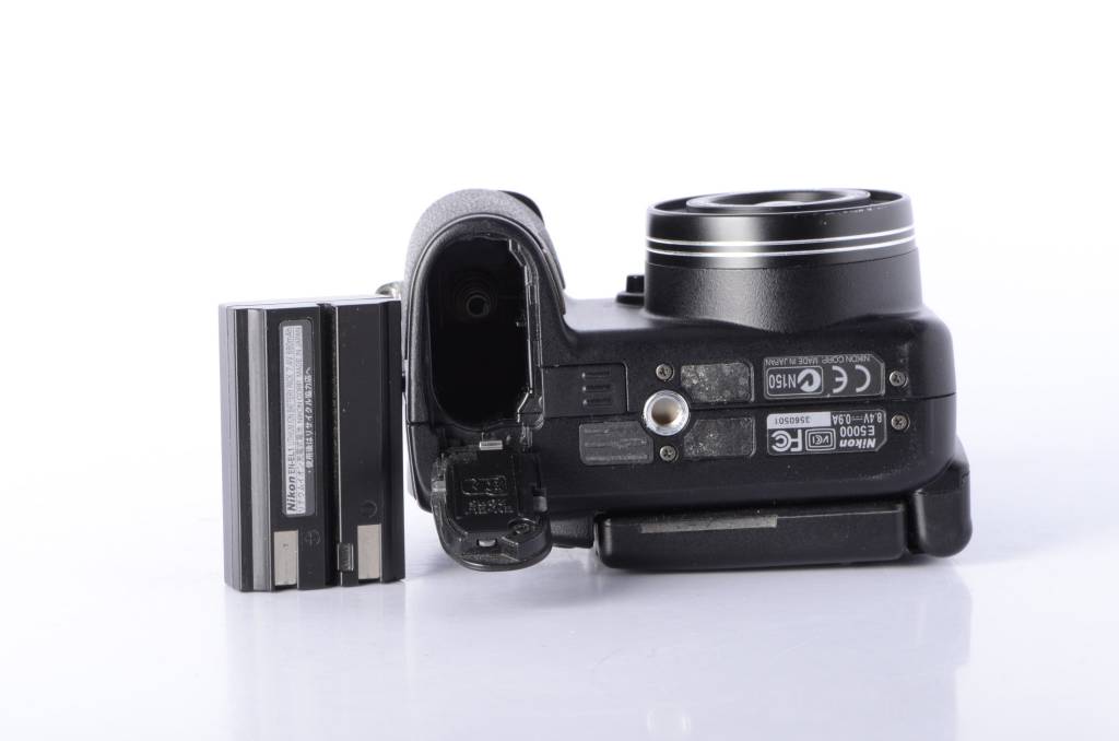 Nikon Coolpix 5000 Digital Camera LeZot Camera Sales and Camera
