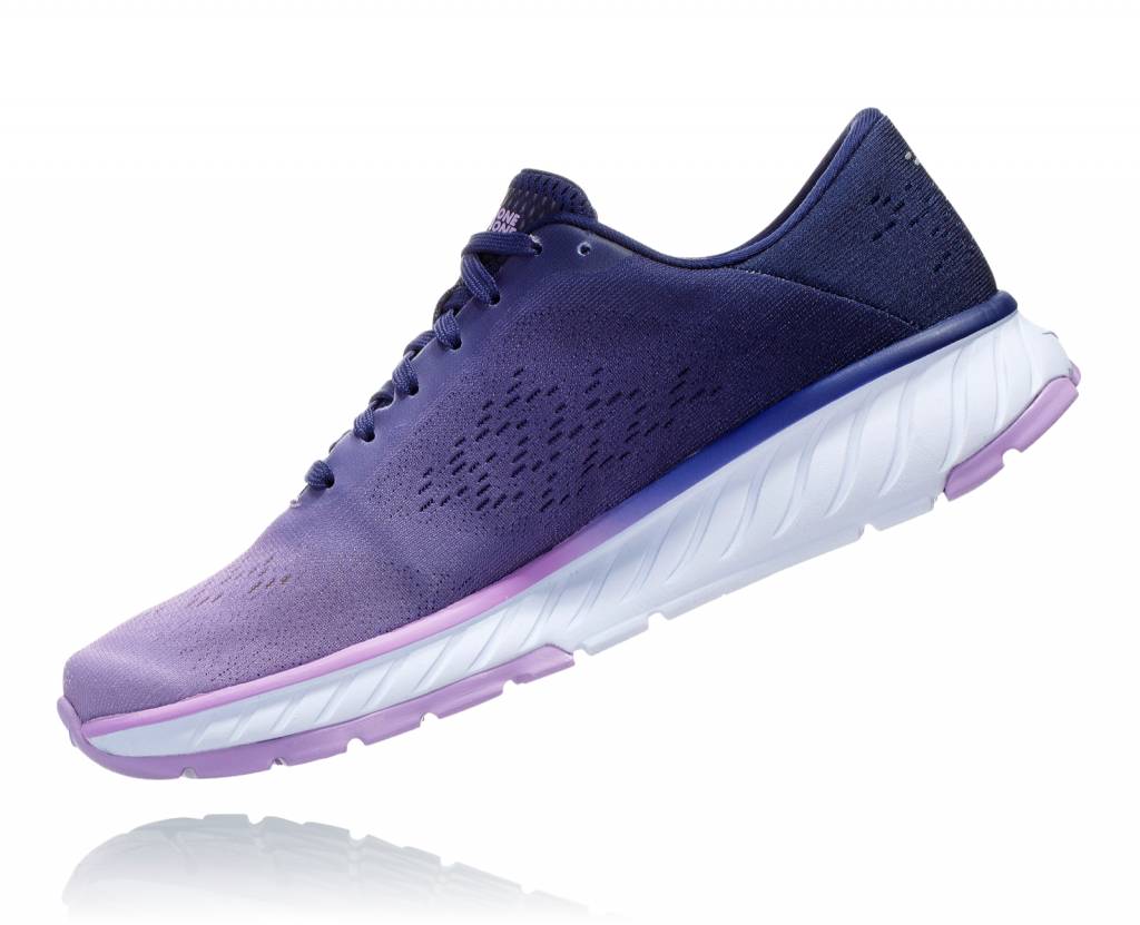 hoka w cavu 2