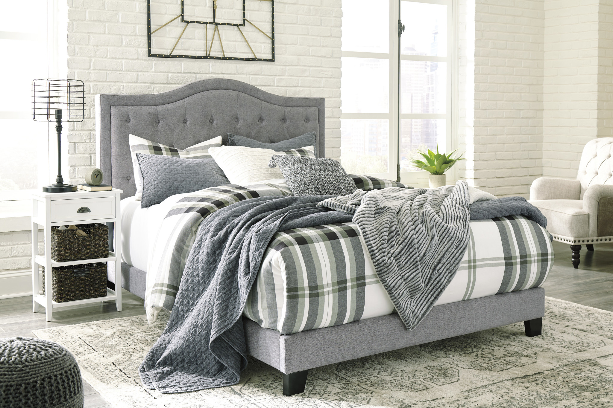 KING Upholstered Gray Bedframe Jerary B090382 HVL Electronics