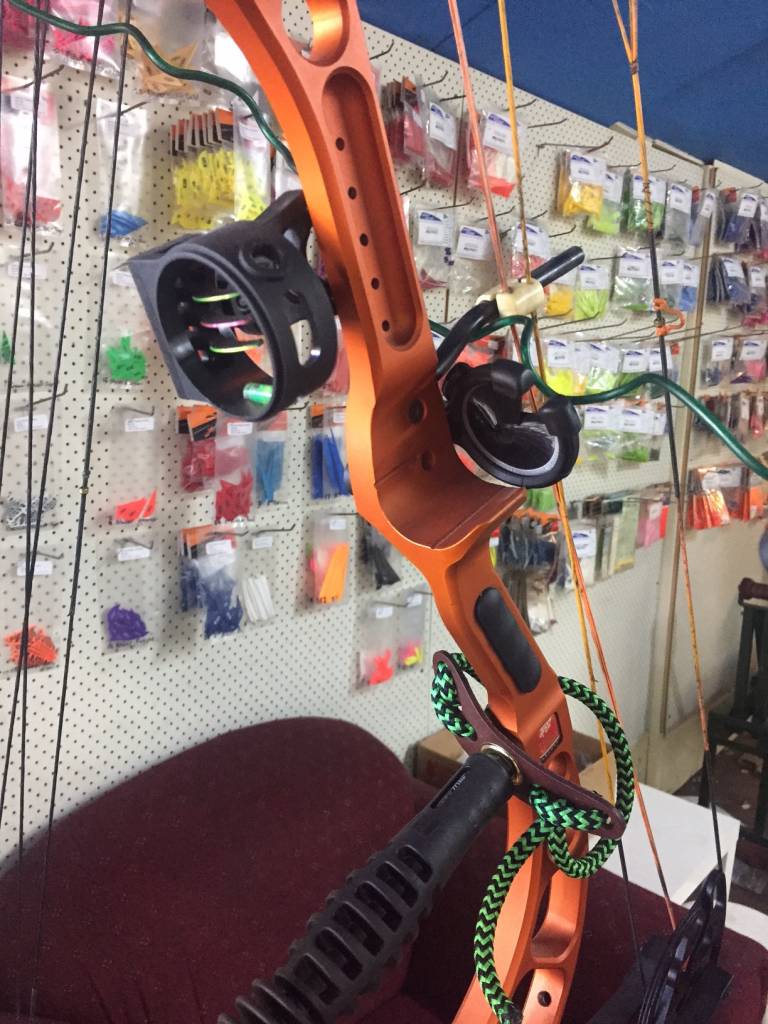 PreOwned Compound Bow PSEX force Right Hand 70 Orange Darryl Reeks