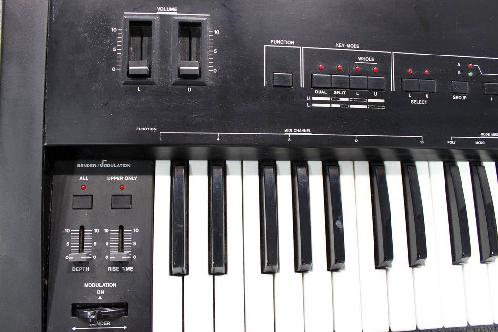 Used Used Roland MKB200 MIDI Keyboard Controller B's Music Shop