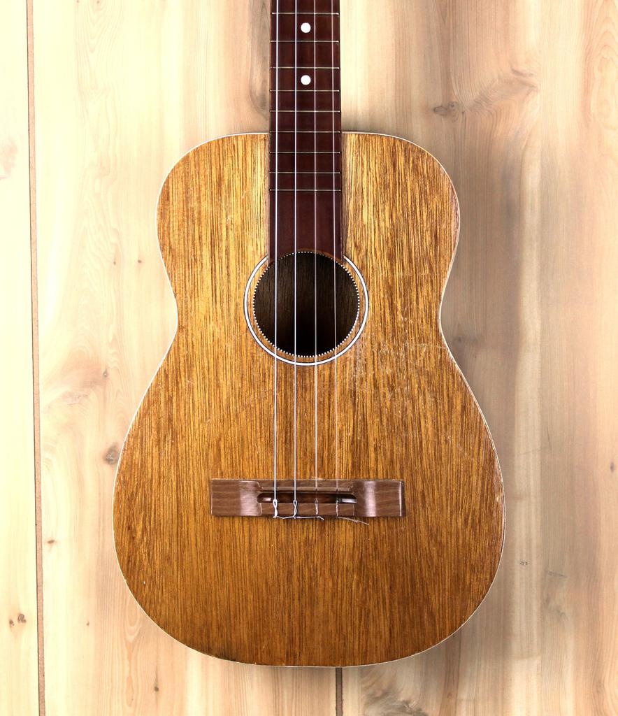 Harmony Used Harmony Baritone Ukulele w/Case B's Music Shop