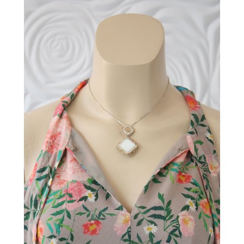 La Costa La Costa Diagonal Gem Drop White Opal Gold La Costa La Costa Diagonal Gem Drop White Opal Gold