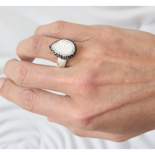 La Costa La Costa Bambi Gem Tear Drop Silver Baroque Pearl Hematite La Costa La Costa Bambi Gem Tear Drop Silver Baroque Pearl Hematite