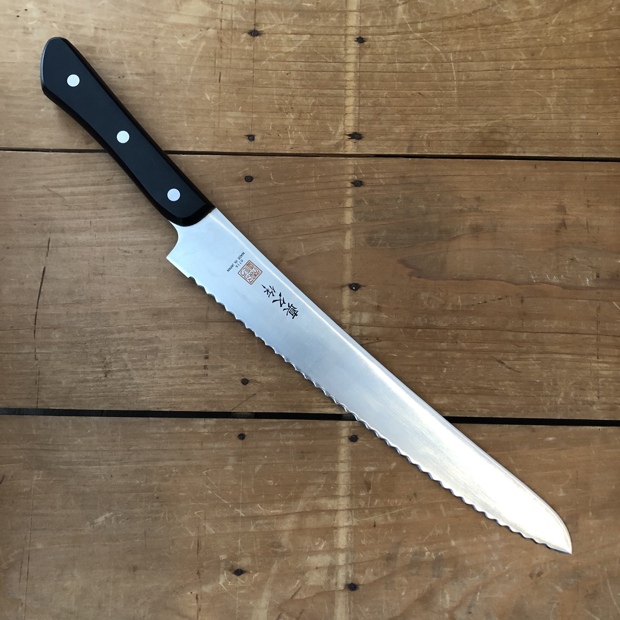 MAC 10.5" Scalloped Bread and Roast Knife 'Superior' Bernal Cutlery