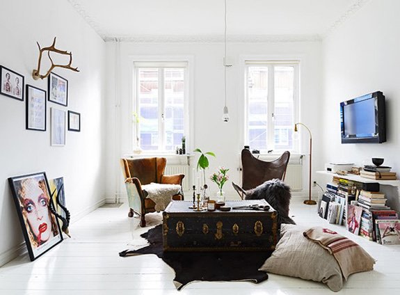 Black Cowhide / White Floor