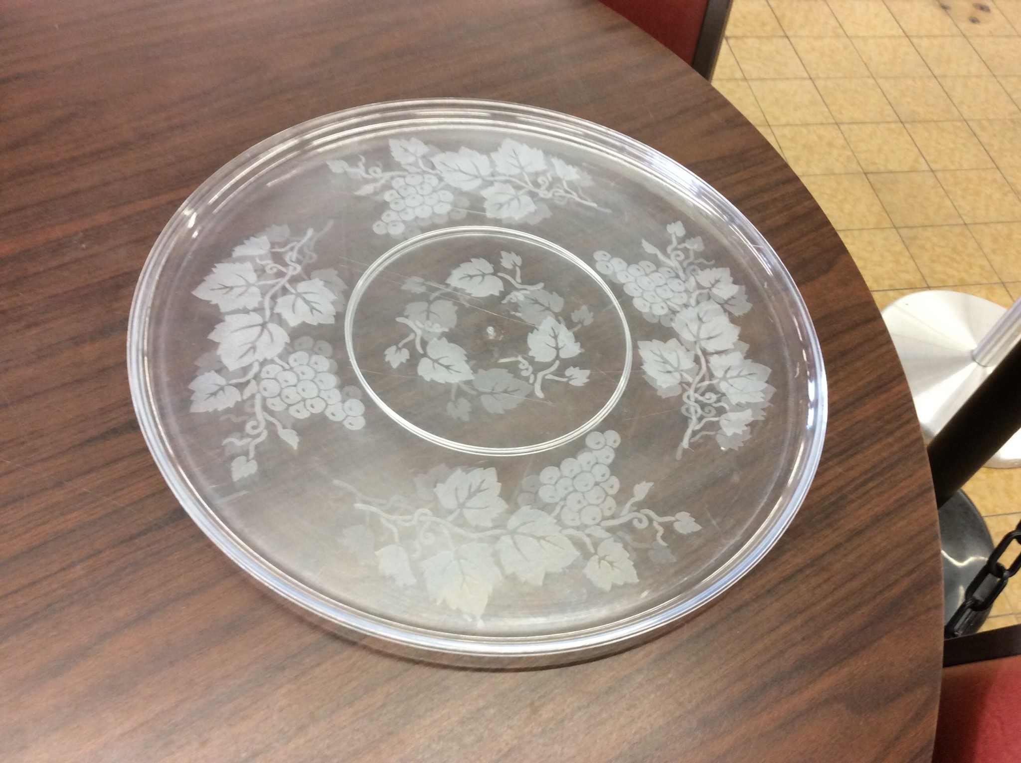 Clear Plastic 16 Round Serving Trays Set Of 2 5 20 19 Nd Surplus Clear Plastic 16 Round Serving Trays Set Of 2 5 20 19