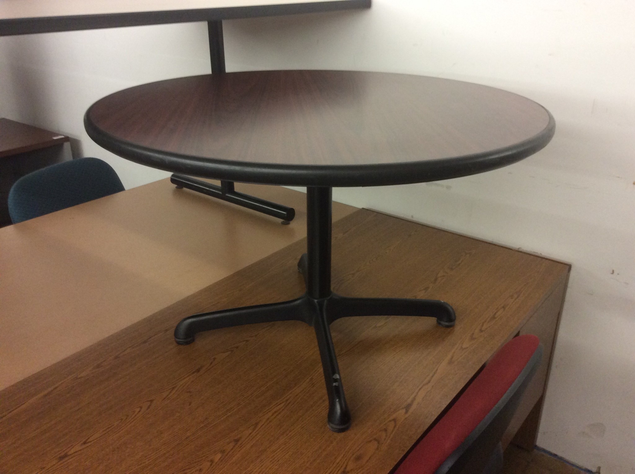 36 Round X 22 1 2 High Side Coffee Table 7 31 19