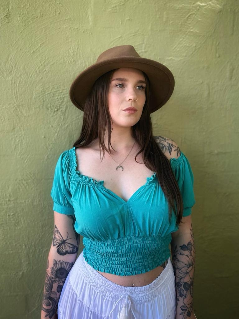 TOP HSA293054 AVA CROP EMERALD Naked Gypsy