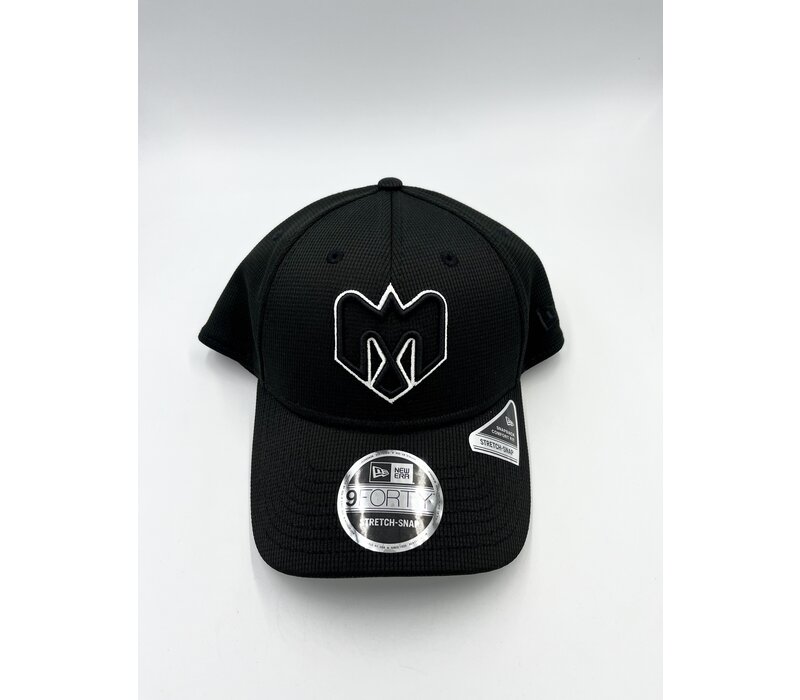 BLACK PIVOT HAT