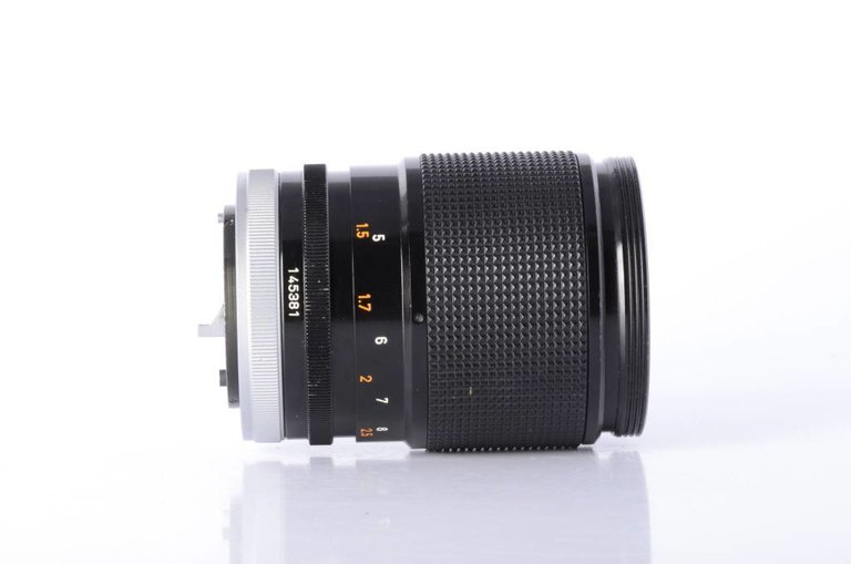 Canon Canon 135mm f/2.5 S.C. Lens