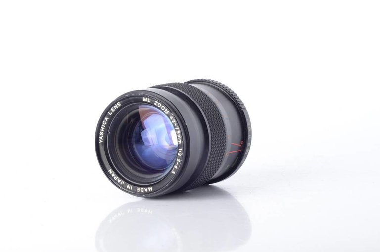 Yashica Yashica 42-75mm 3.5-4.5 Zoom Lens
