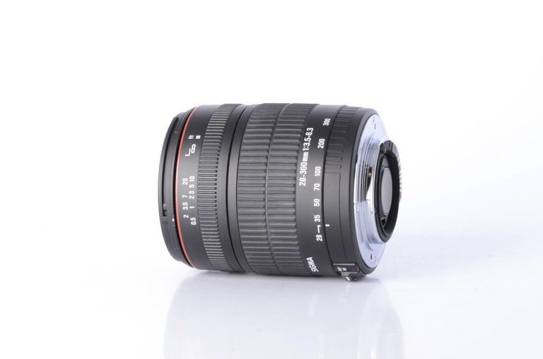 Sigma Sigma 28-300mm f/3.5-6.3 Lens SA Mount