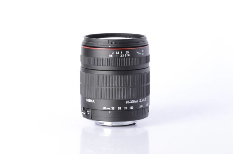 Sigma Sigma 28-300mm f/3.5-6.3 Lens