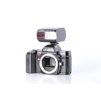Minolta Minolta Maxxum 7000 Camera Body w/1800 AF Flash *