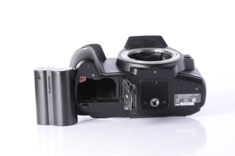 Olympus Olympus E-510 DSLR Camera w/ 14-42mm f/3.5-5.6 Lens *