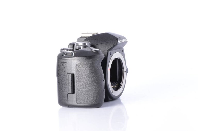 Olympus Olympus E-510 DSLR Camera w/ 14-42mm f/3.5-5.6 Lens *