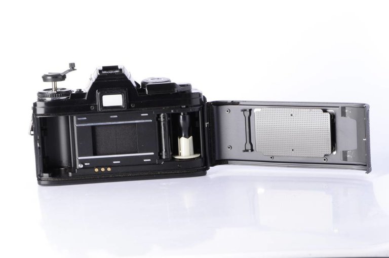 Minolta Minolta X-700 x700 35mm Film Camera Body *