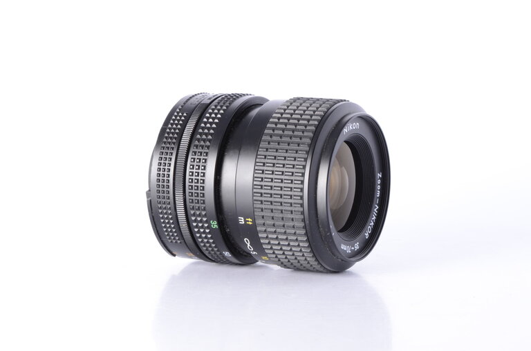 Nikon Nikon Nikkor 35-70mm F/3.5-4.8 Macro Lens *