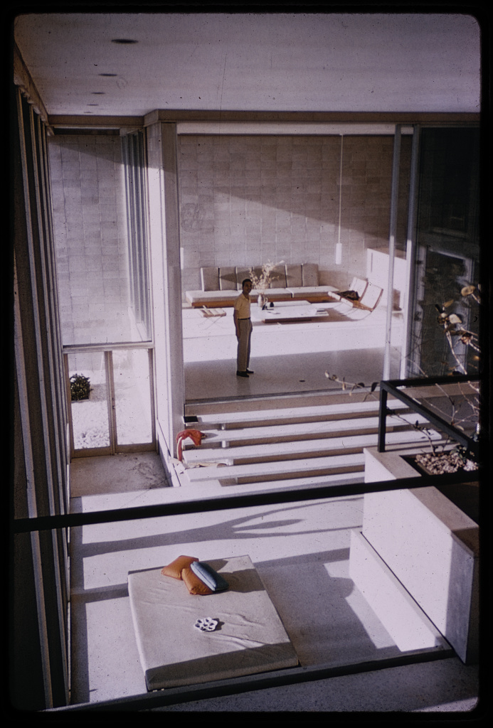 Photograph by Paul Rudolph taken in 1974, from a Kodachrome positive. From Library of Congress.