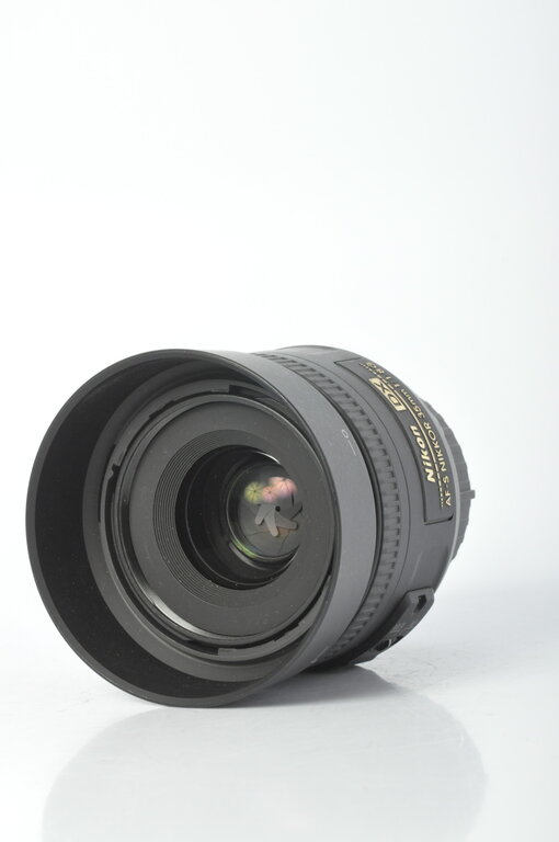 Nikon Nikon Nikkor 35mm f/1.8 G AF-S DX Autofocus Lens for APS-C Sensor DSLR, Black {52}