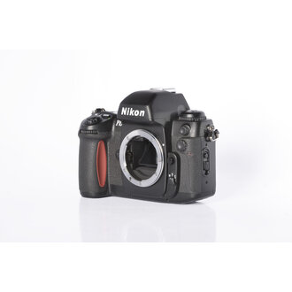 Nikon Nikon F100 Professional 35mm F mount Camera Body *