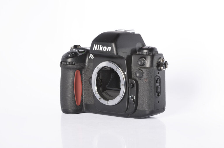 Nikon Nikon F100 Professional 35mm F mount Camera Body *