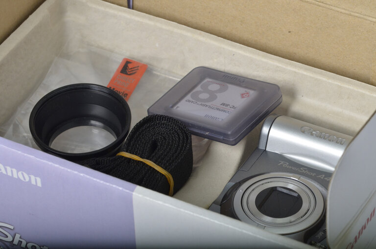 Powershot A40 Kit w/ Box, Manual, Strap, Battery, Software