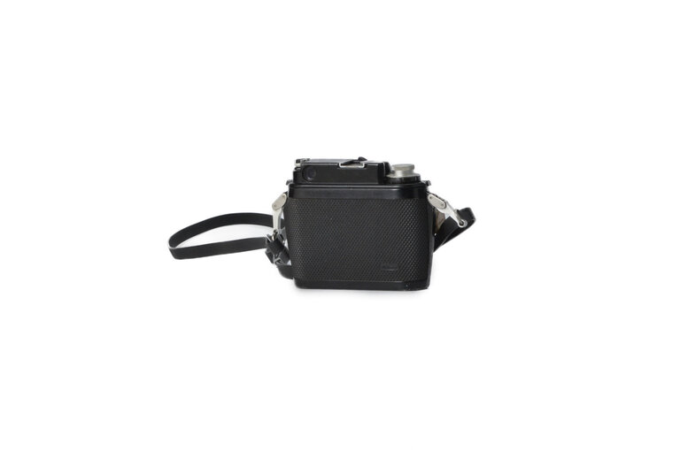 Nikon Nikon Nikonos II Weatherproof Underwater 35mm Film Camera with 35mm f/2.5 Lens