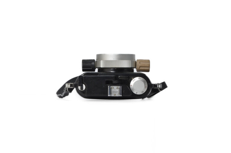 Nikon Nikon Nikonos II Weatherproof Underwater 35mm Film Camera with 35mm f/2.5 Lens