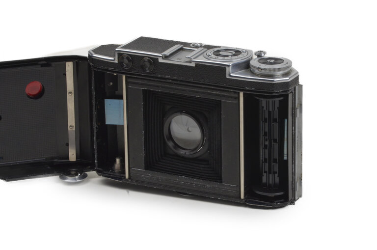 Zeiss Zeiss Ikon Super Ikomat 530/16 6x6 Medium Format Film Camera
