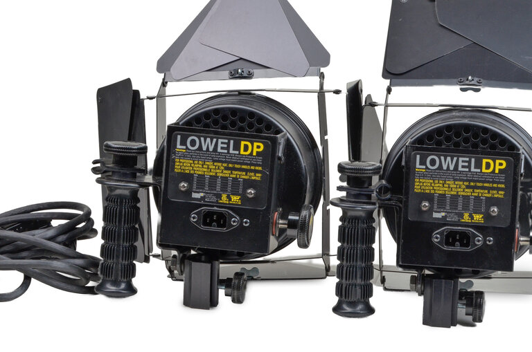 Lowel 2x Lowel DP 1k (120-220 VAC) Constant Halogen Flood Lights with Barn Doors (Pat#D210927)