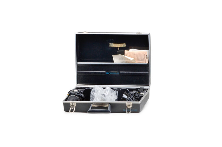 Smith Victor Smith-Victor 700 SG Dual Polarizer-Cross-Polarization Art Replication Lighting Kit (x2 Lights, Stands, Polarizers & Case)