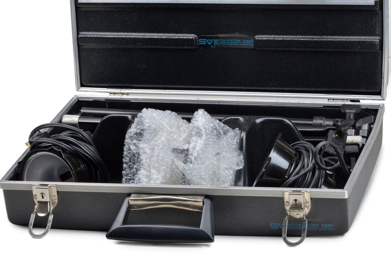 Smith Victor Smith-Victor 700 SG Dual Polarizer-Cross-Polarization Art Replication Lighting Kit (x2 Lights, Stands, Polarizers & Case)