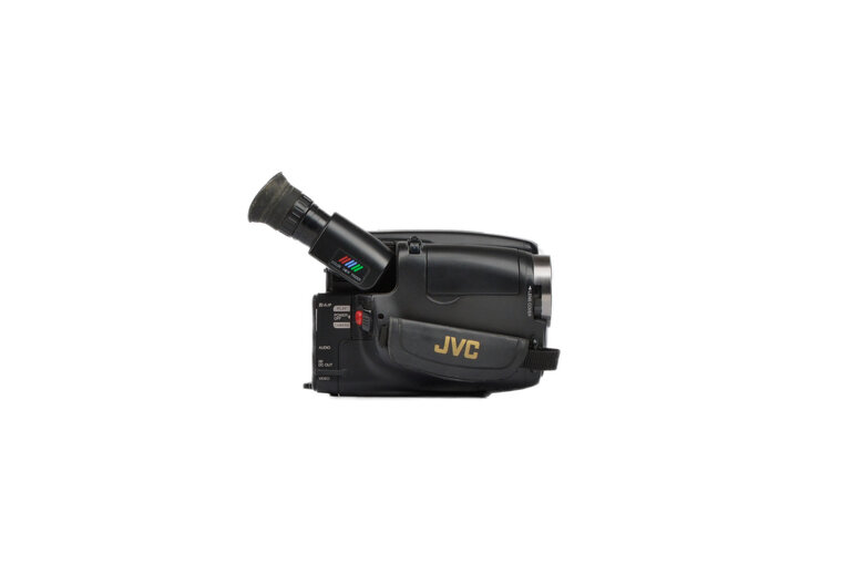 JVC JVC GR-AX910U VHS-C Camcorder Kit in Case w/ AV Cable, Charger + Battery
