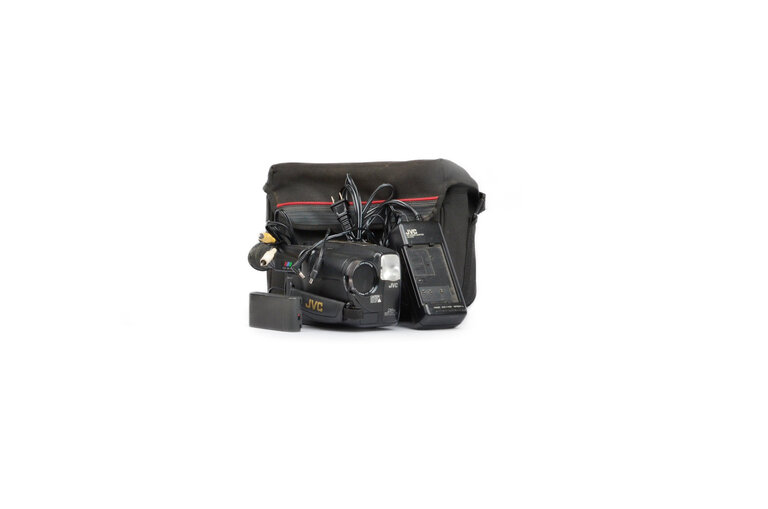 JVC JVC GR-AX910U VHS-C Camcorder Kit in Case w/ AV Cable, Charger + Battery