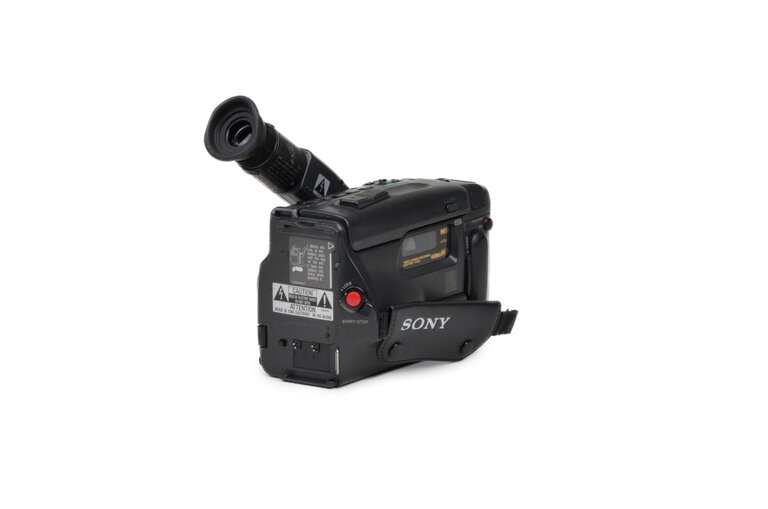 Sony Sony CCD-TR101 Hi-8 Video Camcorder (Kit with Case, Brand-New Battery, Charger, AV Cables, etc.)