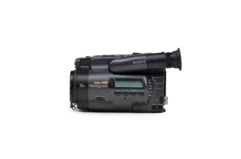 Sony Sony CCD-TR101 Hi-8 Video Camcorder (Kit with Case, Brand-New Battery, Charger, AV Cables, etc.)