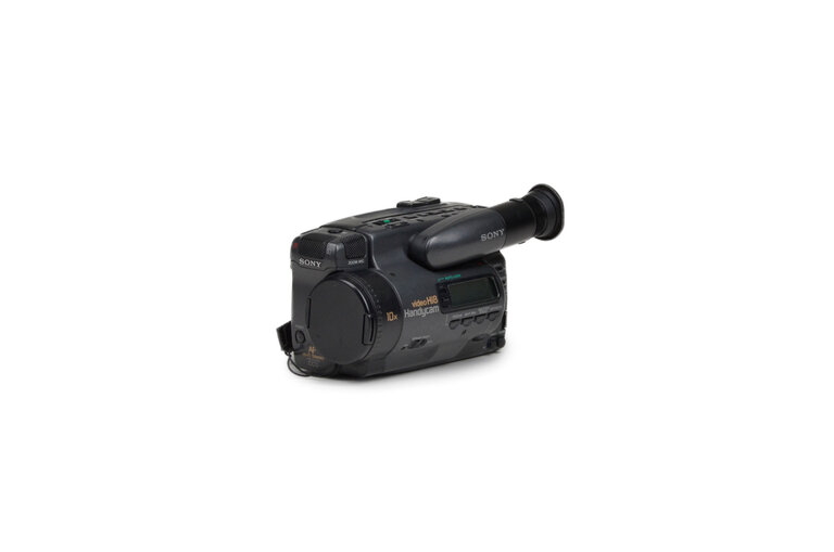 Sony Sony CCD-TR101 Hi-8 Video Camcorder (Kit with Case, Brand-New Battery, Charger, AV Cables, etc.)