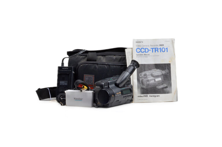Sony Sony CCD-TR101 Hi-8 Video Camcorder (Kit with Case, Brand-New Battery, Charger, AV Cables, etc.)