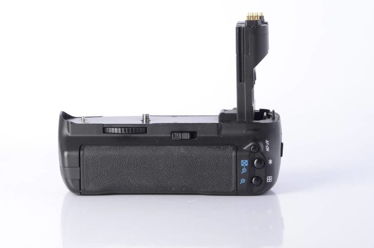 Vivitar VIV-PG-7D Battery Grip For the Canon EOS 7D