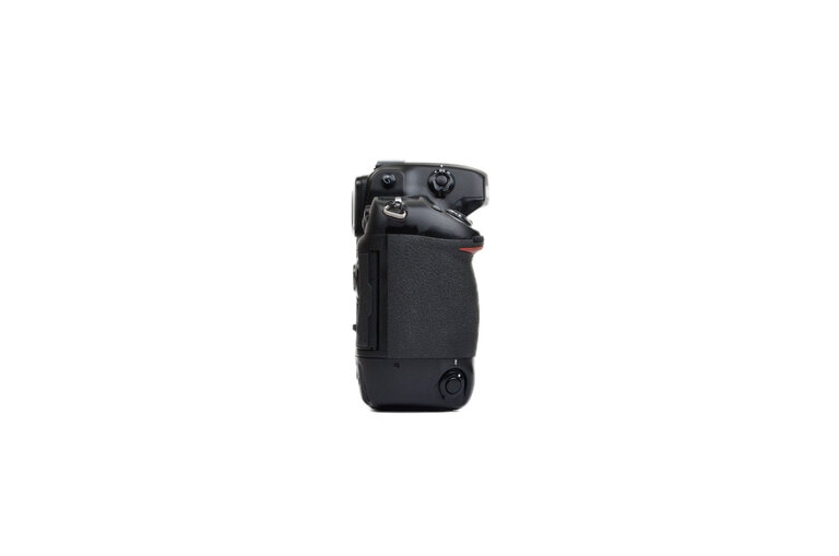 Nikon Nikon D2x DSLR Camera Body + MH-21 Quck Charger
