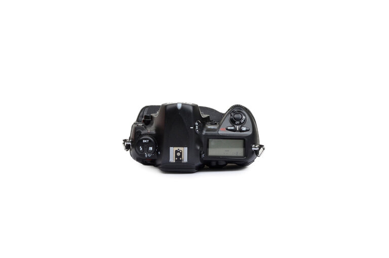 Nikon Nikon D2x DSLR Camera Body + MH-21 Quck Charger
