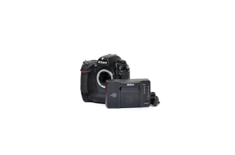 Nikon Nikon D2x DSLR Camera Body + MH-21 Quck Charger
