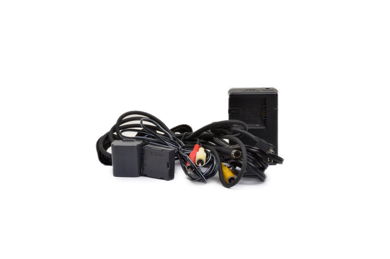 Hitachi Hitachi DZ BX35A DVD Camcorder (kit with Betteries, Charger, AC Adapter, AV out, Strap etc.)