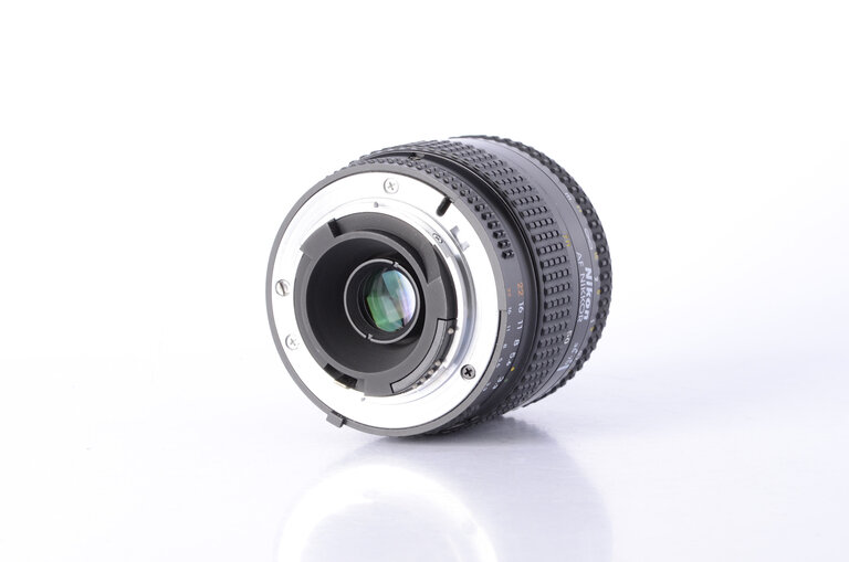 Nikon AF Nikkor 35-70mm f/3.3-4.5 Auto-Focus Zoom Lens for Nikon AF-D Mount