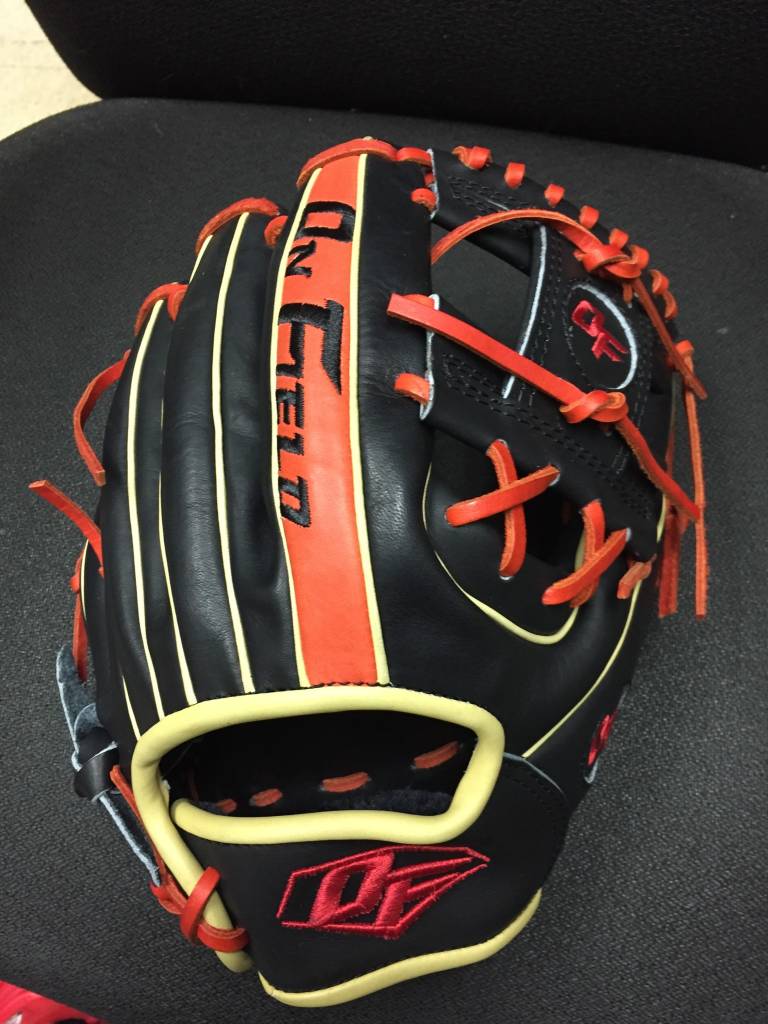 On Field Pro Series OF-1 Black/Red 11.5''