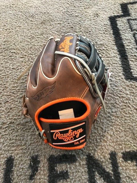 Rawlings Gold Glove Club PRO205-6GSlWT 11.75 Inch January 2018 Heart of the Hide Glove of the Month