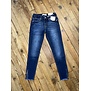 B. Low-Rise Ankle Skinny Zipper Hem Detail